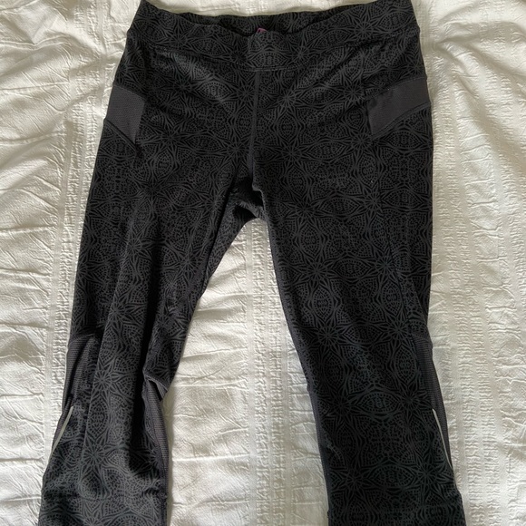 Athleta Pants - Athleta sunburst capris